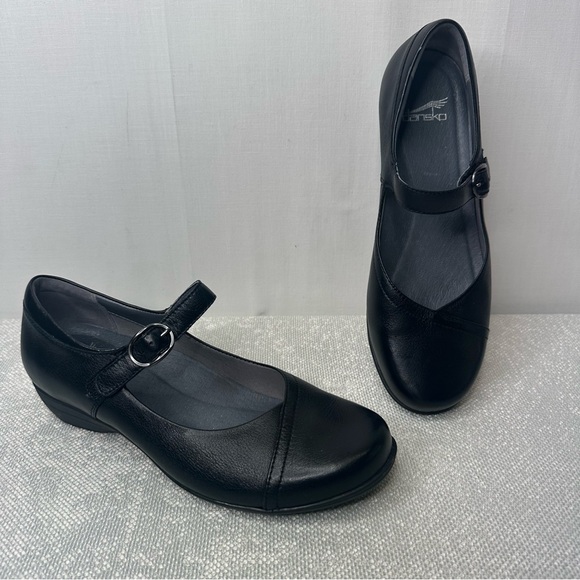 Dansko 🍓 Women's Black Mary Jane Flats with Velcro strap Sz 40 - Picture 1 of 9